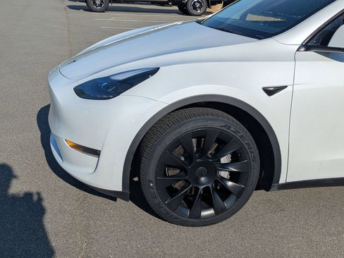 Used 2023 Tesla Model Y Long Range AWD/4WD image 11