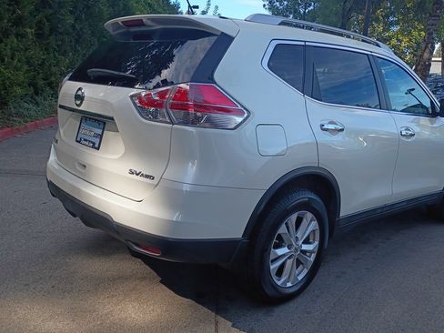 Used 2015 Nissan Rogue SV w/ SV Premium Package AWD/4WD image 4