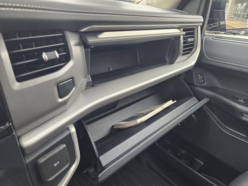 Used 2022 Ford Expedition XLT image 39