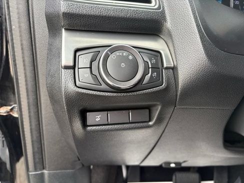 Used 2018 Ford Explorer XLT w/ Equipment Group 202A FWD image 25