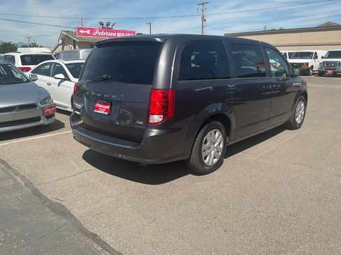 Used 2017 Dodge Grand Caravan SE w/ UConnect Hands-Free Group FWD image 6