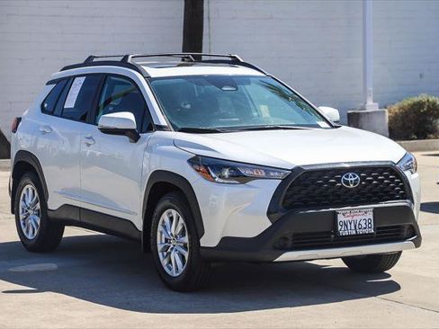 Certified 2024 Toyota Corolla Cross LE w/ Moonroof Package FWD image 3