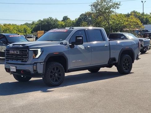 Used 2024 GMC Sierra 3500 AT4 w/ AT4 Premium Plus Package AWD/4WD image 3