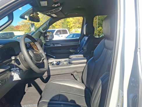 Used 2024 Jeep Wagoneer Series III image 23