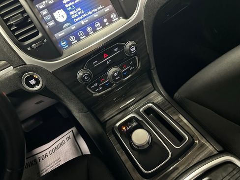 Used 2019 Chrysler 300 Touring RWD image 37