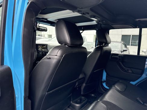 Used 2017 Jeep Wrangler Unlimited Sahara image 16