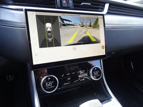 New 2024 Jaguar XF R-Dynamic SE image 5