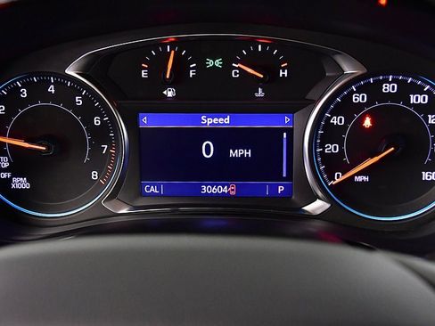 Used 2023 Chevrolet Traverse LT w/ Rear Camera Mirror Package image 16