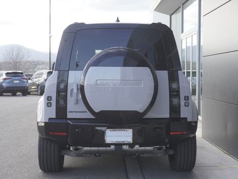 New 2026 Land Rover Defender 110 X-Dynamic SE image 6