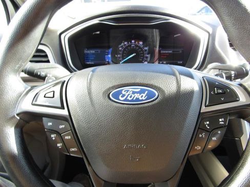 Used 2019 Ford Fusion SE image 16