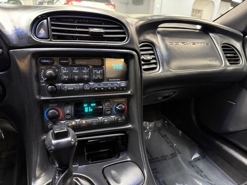 Used 2004 Chevrolet Corvette Convertible w/ Preferred Equipment Group RWD image 25