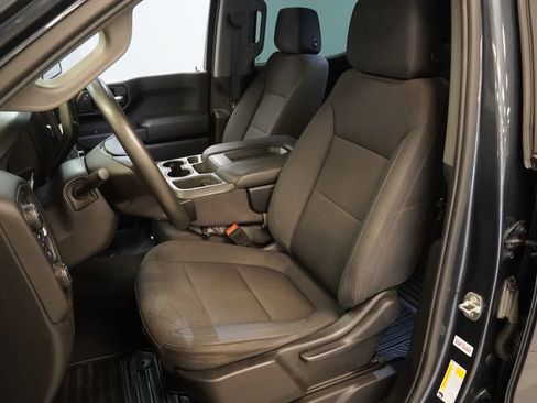 Used 2020 Chevrolet Silverado 1500 Custom w/ Custom Value Package AWD/4WD image 3