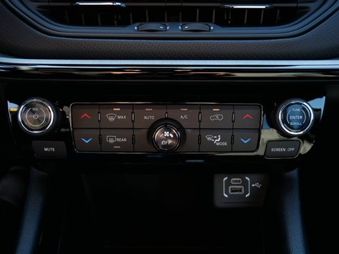 New 2026 Jeep Compass Trailhawk w/ Sun, Sound & Navigation Group image 18