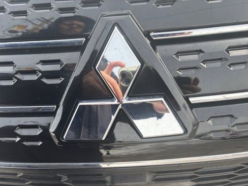 Used 2022 Mitsubishi Outlander SE image 9