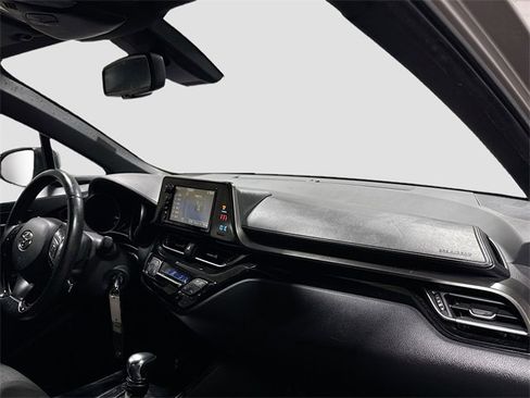 Used 2018 Toyota C-HR XLE image 27