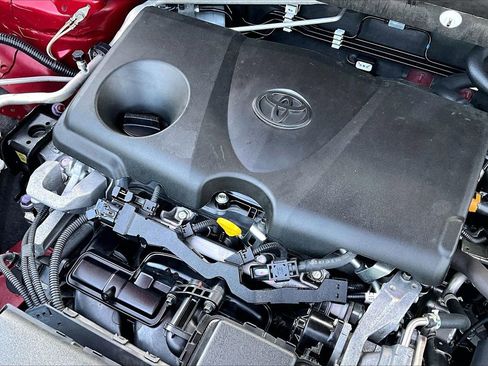 Used 2021 Toyota RAV4 LE image 28