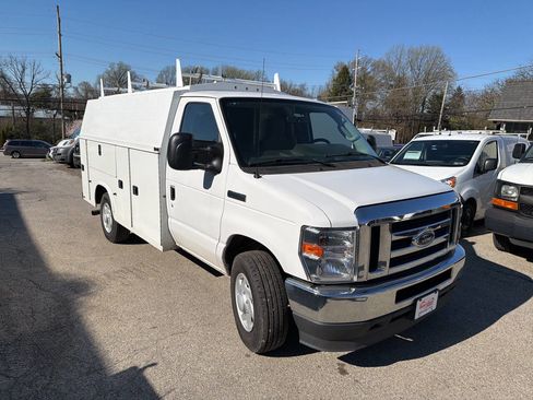 Used 2022 Ford E-350 and Econoline 350 Super Duty w/ Power Windows & Locks Group image 27