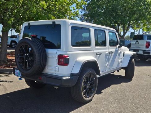 Used 2024 Jeep Wrangler Unlimited Sahara AWD/4WD image 4
