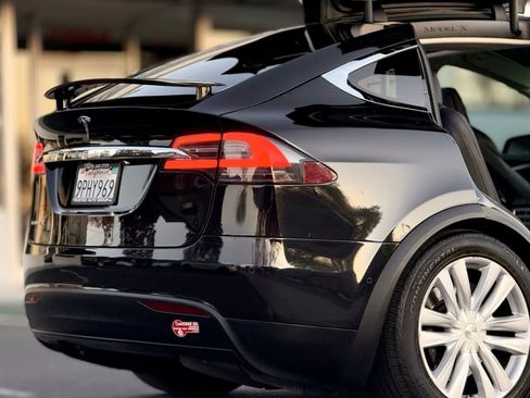 Used 2016 Tesla Model X 75D image 9