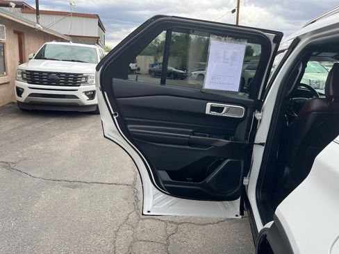 Used 2020 Ford Explorer Platinum image 33
