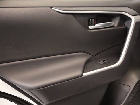 Used 2025 Toyota RAV4 XLE image 28