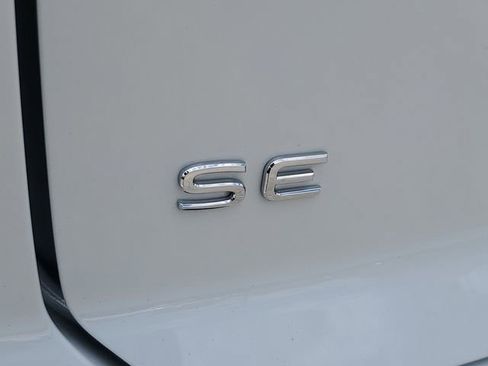 Certified 2025 Volkswagen Atlas Cross Sport SE FWD image 7