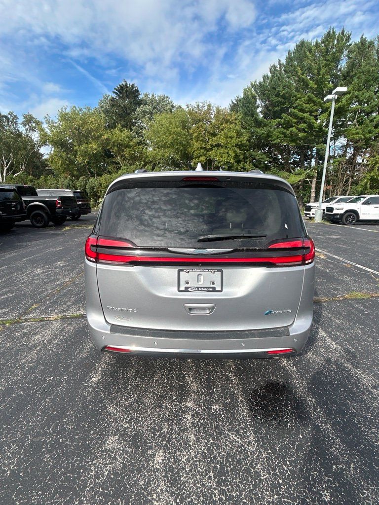 Used 2021 Chrysler Pacifica Touring-L FWD image 22