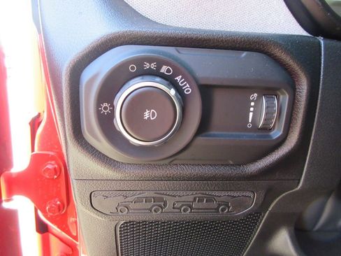 Used 2025 Jeep Wrangler Sport S image 25