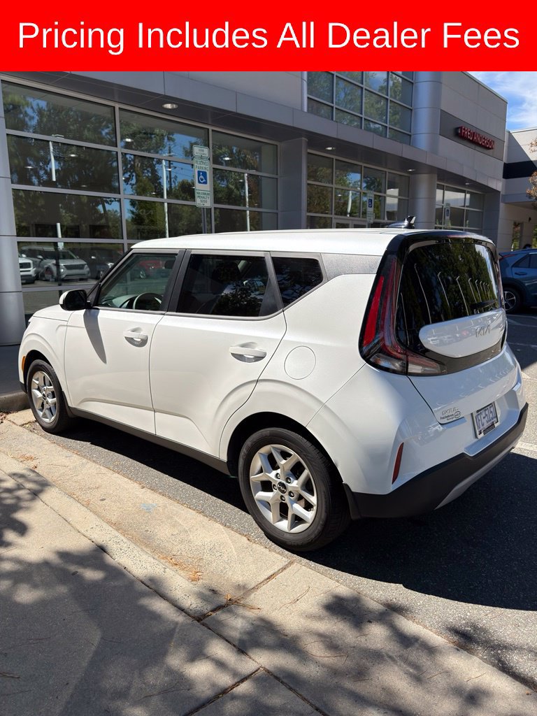 Used 2023 Kia Soul LX w/ LX Technology Package FWD image 4