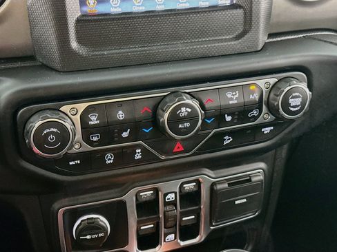 Used 2019 Jeep Wrangler Unlimited Sport S AWD/4WD image 17