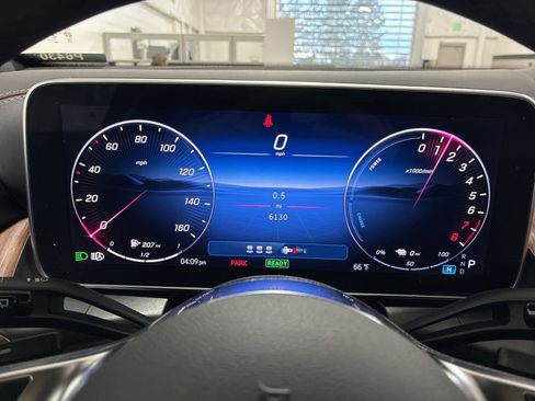 Used 2025 Mercedes-Benz GLC 350e 4MATIC image 21