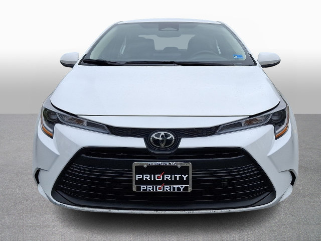 Used 2025 Toyota Corolla LE FWD image 2