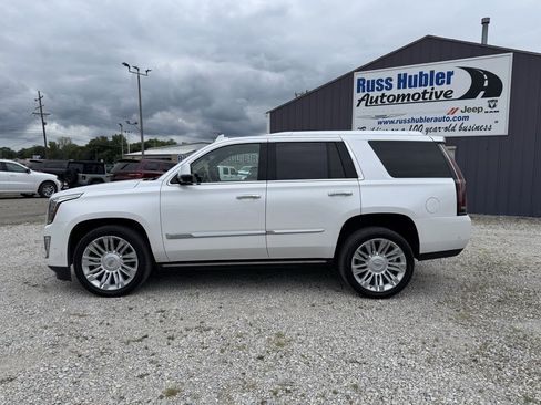 Used 2018 Cadillac Escalade Platinum image 2