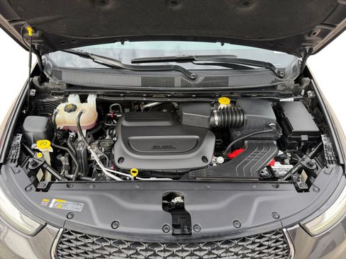 Certified 2023 Chrysler Pacifica Touring-L FWD image 24