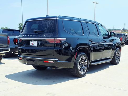 Used 2024 Jeep Wagoneer Series II w/ Flexible Seating Group RWD image 6