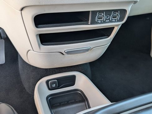 Used 2023 Chrysler Pacifica Touring-L image 17