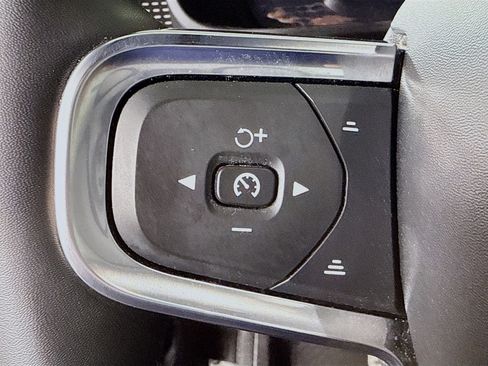 Used 2022 Volvo XC40 P8 Recharge Plus image 14