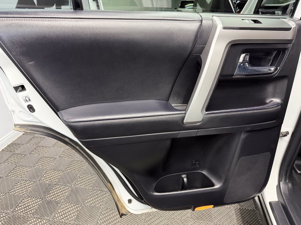 Used 2024 Toyota 4Runner SR5 AWD/4WD image 41