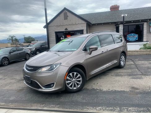 Used 2017 Chrysler Pacifica Touring-L image 36