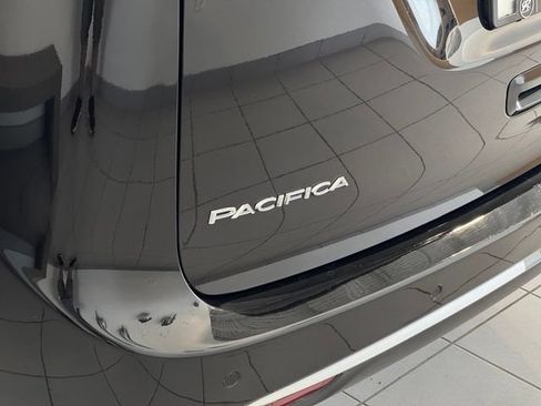 Used 2024 Chrysler Pacifica Limited FWD image 45
