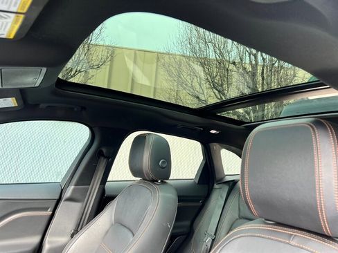 Used 2017 Jaguar F-PACE Prestige image 18