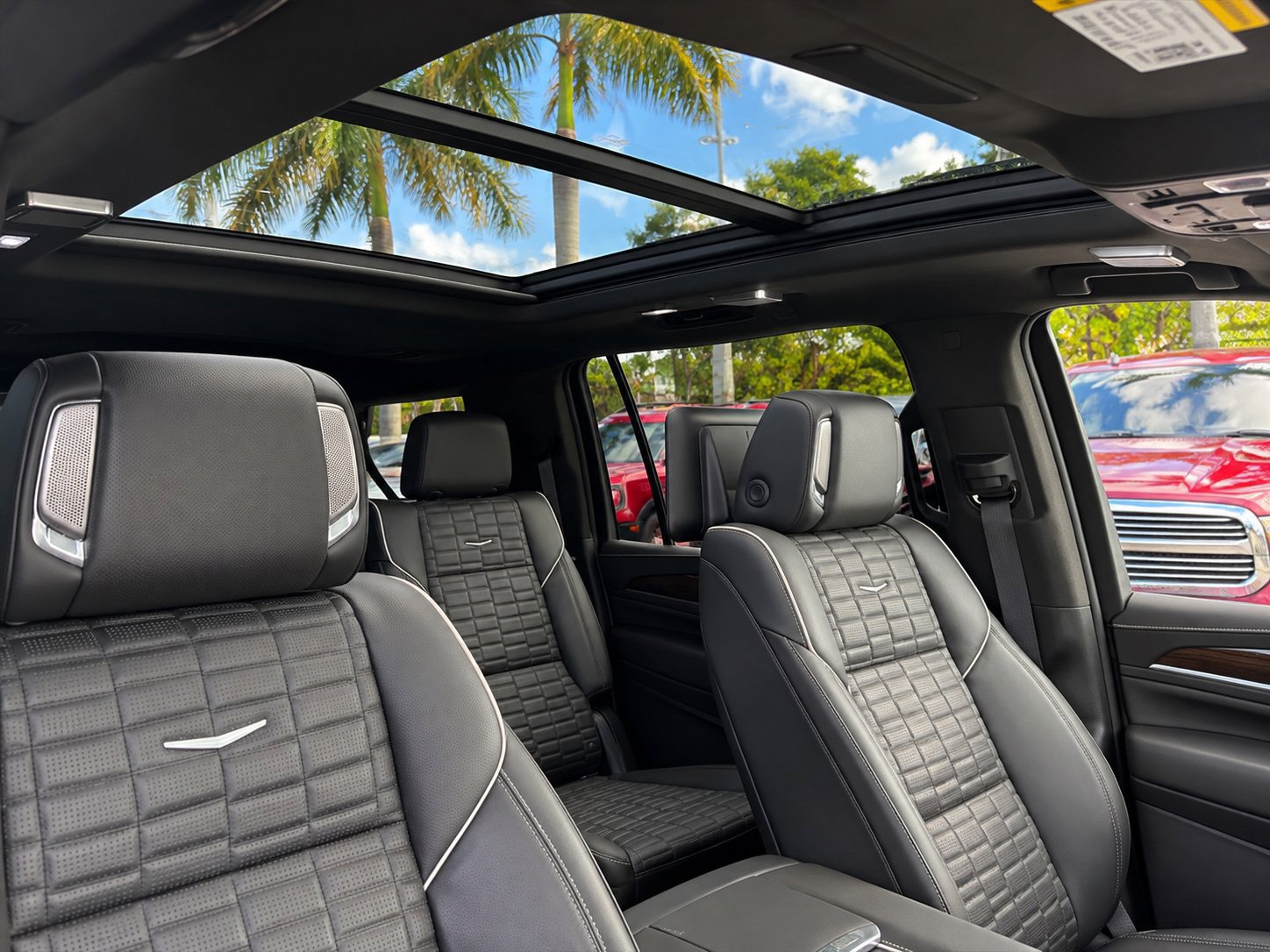 Certified 2022 Cadillac Escalade ESV Premium Luxury Platinum AWD/4WD image 15