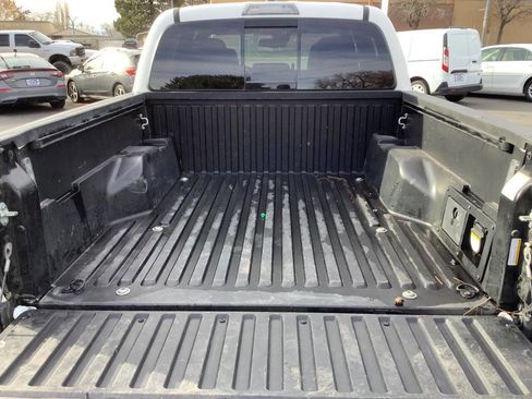 Used 2022 Toyota Tacoma TRD Off-Road image 27