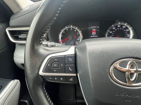 Used 2022 Toyota Highlander LE AWD/4WD image 21