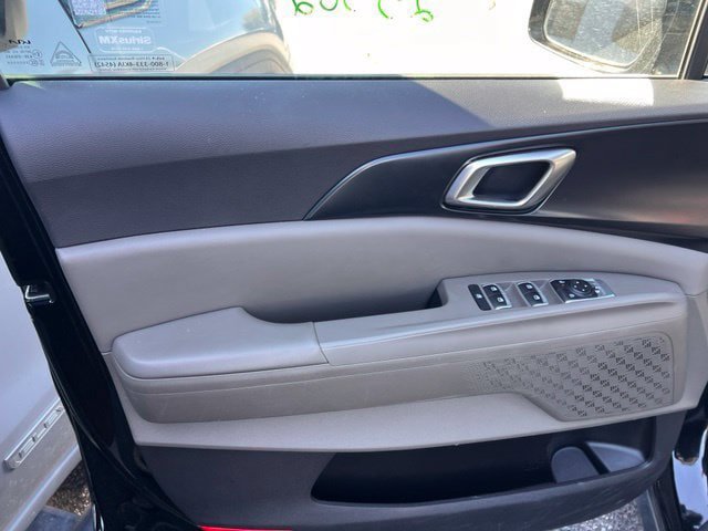 Used 2026 Kia Carnival FWD image 8