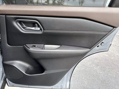 Used 2023 Nissan Rogue Platinum w/ Platinum Premium Package image 17