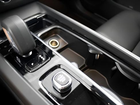 Used 2025 Volvo XC60 T8 Plus w/ Protection Package Premier image 27