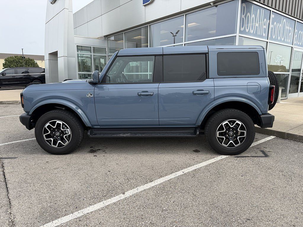 Used 2025 Ford Bronco Outer Banks AWD/4WD image 2