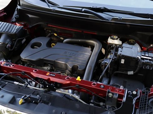 Used 2024 GMC Terrain SLE image 28