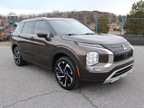 Used 2022 Mitsubishi Outlander SEL image 2